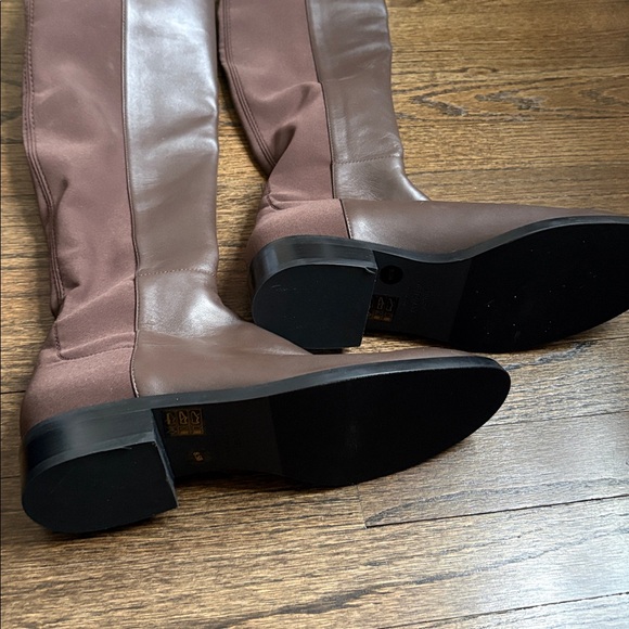 Stuart Weitzman Keelan City Boot - Picture 11 of 12